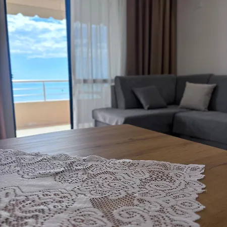 Lux Beachfront * Durrës