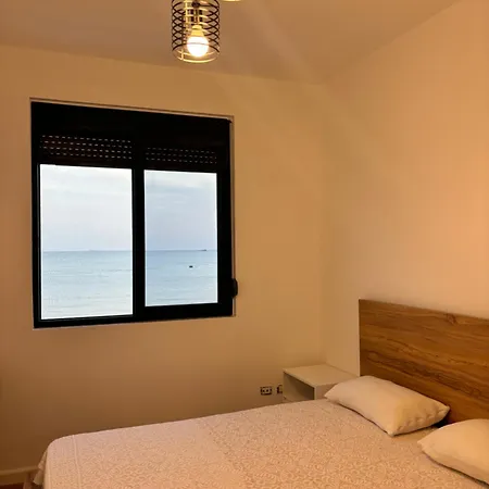 Lux Beachfront * Durrës