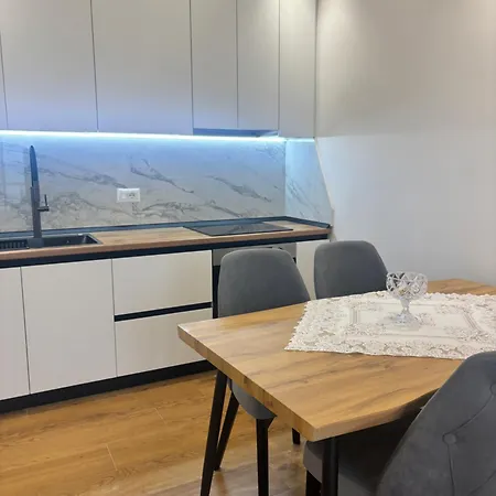 Lux Beachfront Apartmán *