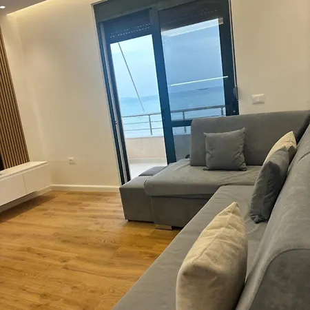 アパート Lux Beachfront ドゥラス