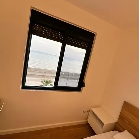 Lux Beachfront アパート *