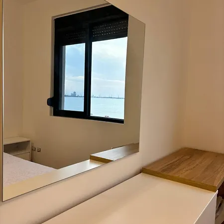 Lux Beachfront アパート